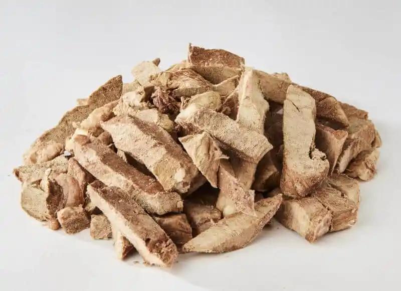 Freeze Dried Beef Heart Fillet Treats for dogs and cats, 100% natural, high-value training snack.
