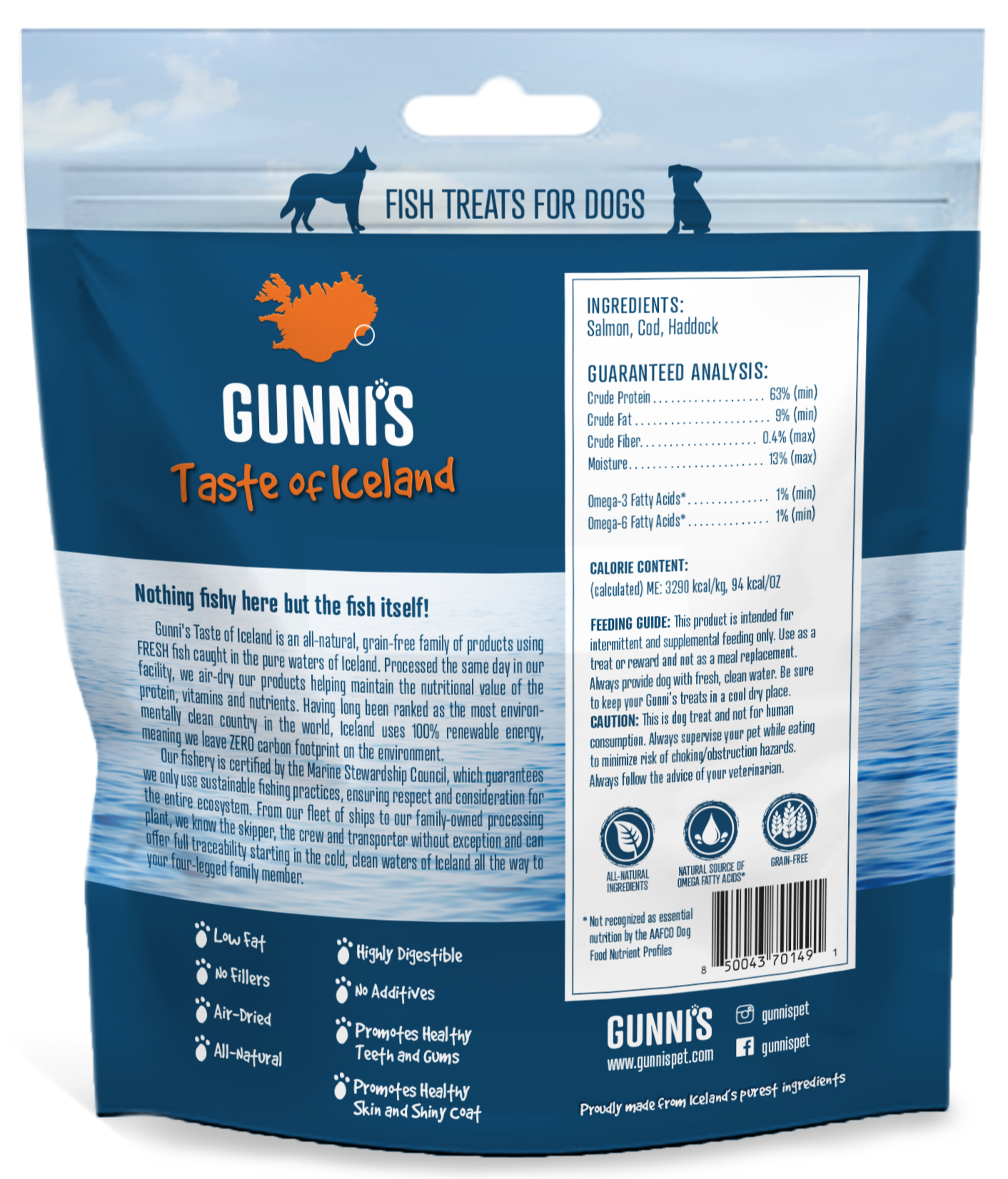 Salmon recipe wafers dog treats rich in omega-3, thin and crunchy fish snacks.