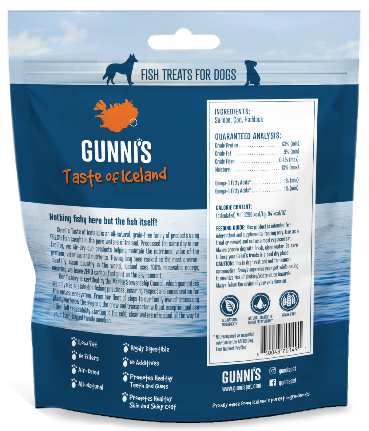 Salmon recipe wafers dog treats rich in omega-3, thin and crunchy fish snacks.