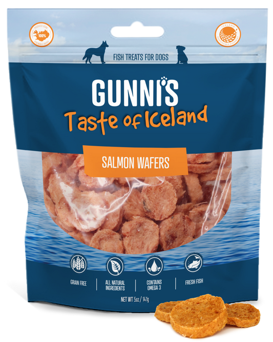 Thin crunchy salmon recipe wafers dog treats rich in omega-3 from Icelandic fish