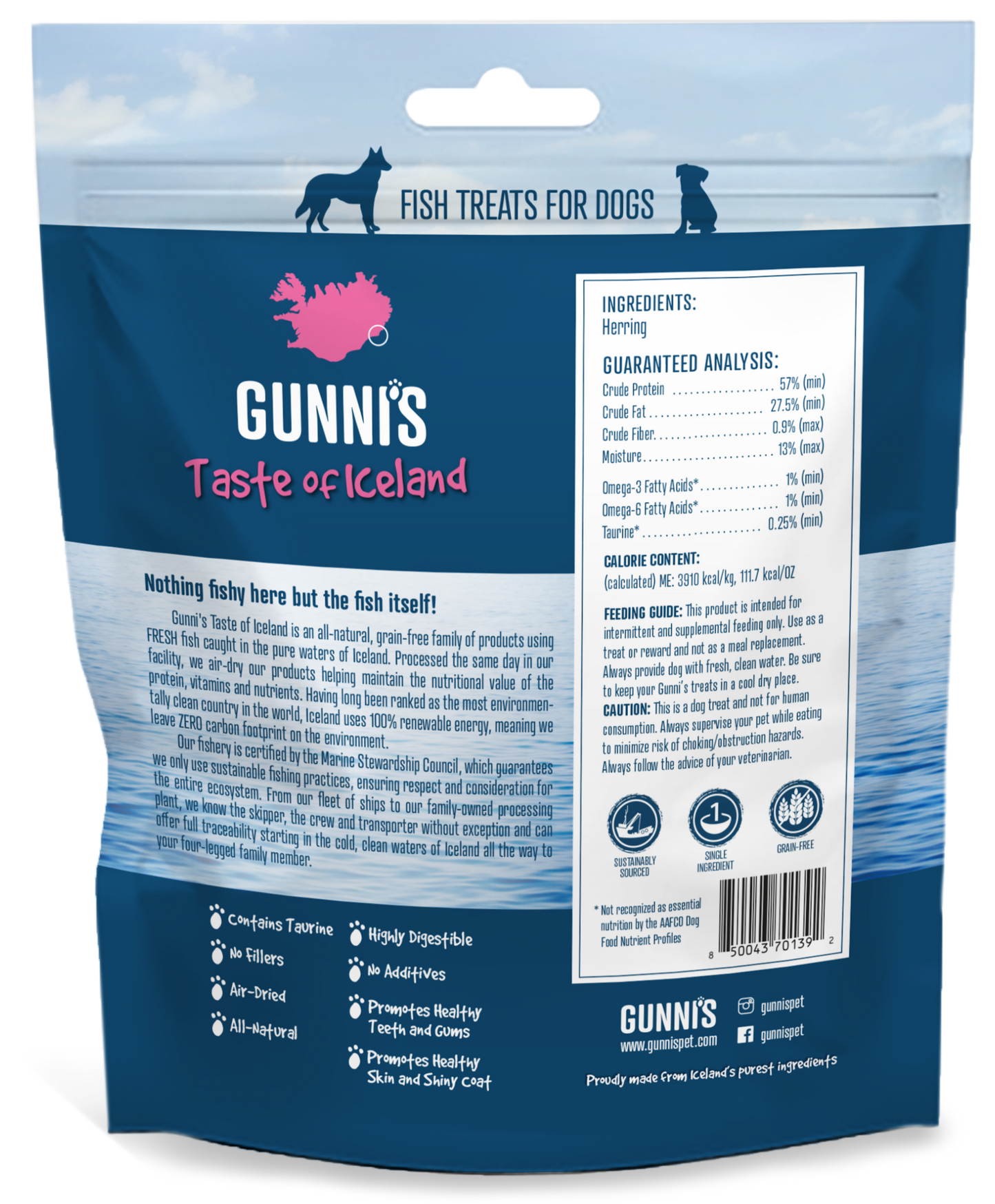 Air-dried whole herring dog treat rich in omega-3 and protein